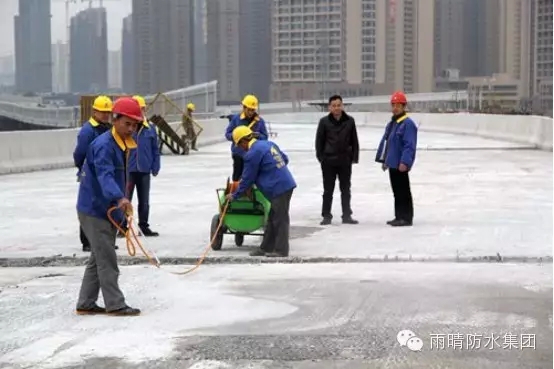 杨泗港立交桥桥面dps永凝液防水施工现场