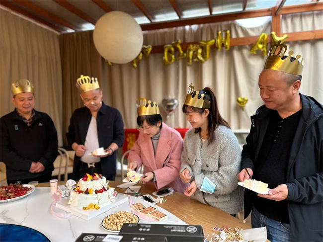 雨晴员工集體(tǐ)生日会—感恩相伴，一路有(yǒu)你